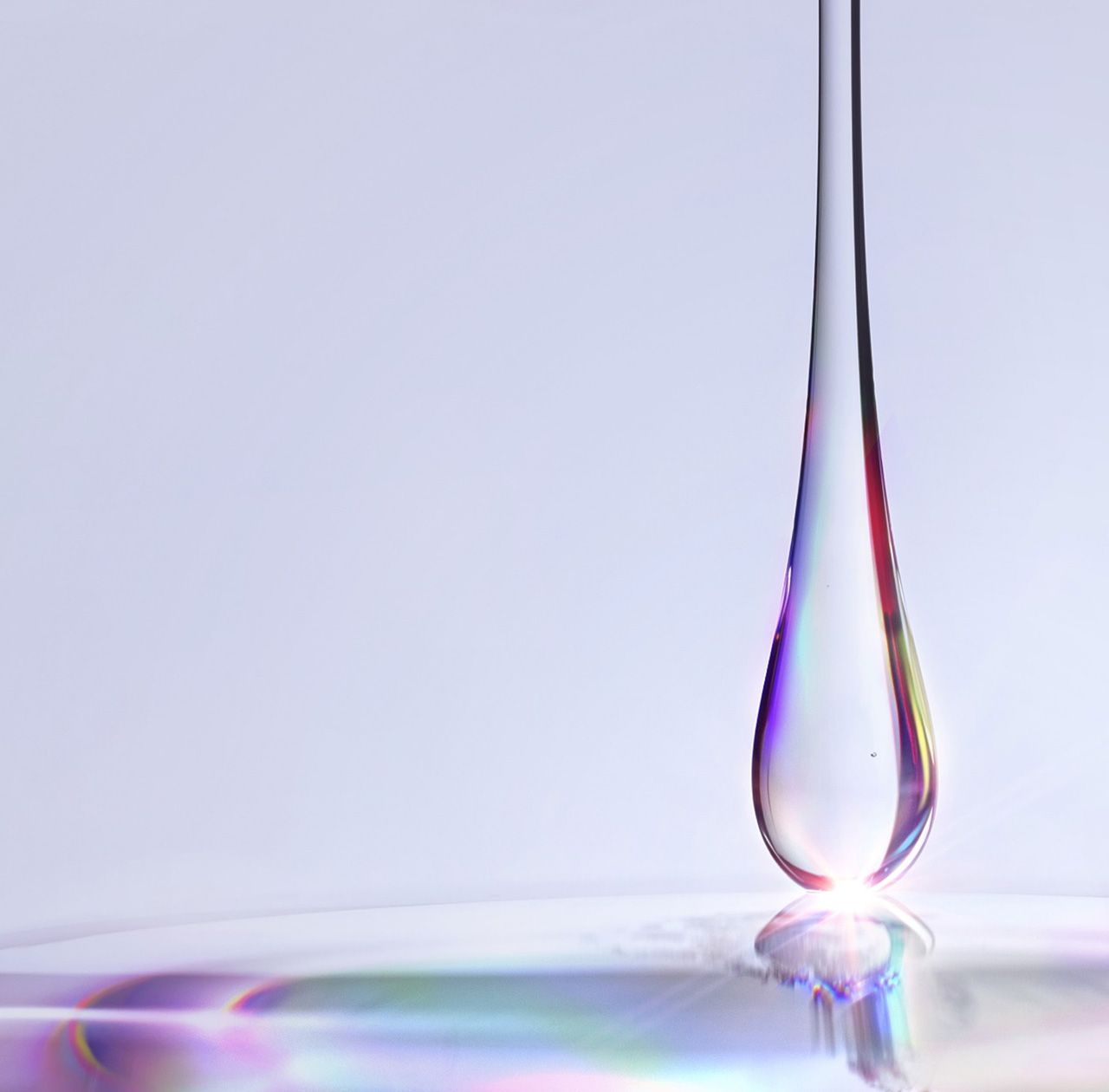 Goutte de gel RHA sur fond irisé